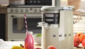 Nuevo extactor de zumos de Smeg.