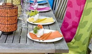 mesas-de-exterior-con-mucho-color