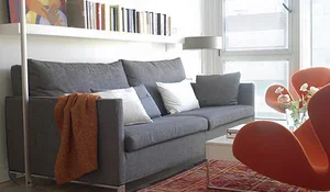 Salón moderno de planta alargada