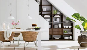 Una alacena bajo la escalera