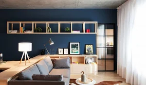 Salón pintado en azul con muebles de madera