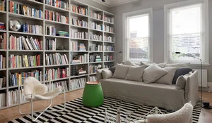 Salón con librería a medida