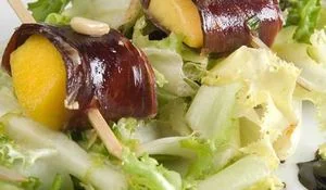 brochetas-de-cecina-y-mango-con-vinagreta-de-pinones.jpg