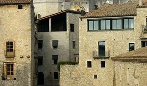 casa-rehabilitada-en-el-casco-viejo-de-girona.jpg