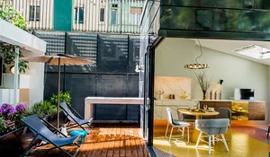 Construcción modular con puertas correderas