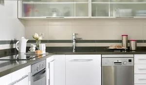 Cocina de 8 m² con distribución en L