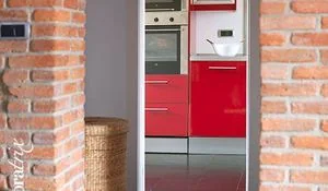 cocina-con-muebles-de-laca-roja-brillante.jpg