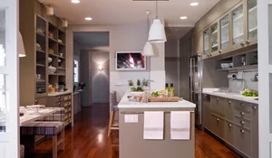 Cocina abierta al salón con isla central