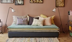 Sofá cama con colchonetas y cojines