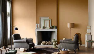 Pared pintada con relieve en tono ocre, de Bruguer