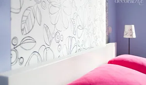 Papel pintado en la pared del cabecero