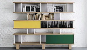 Estantería Nuague en varios colores diseñadas por Charlotte Perriand para Cassina