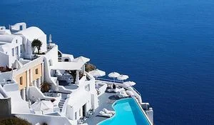 hotel-boutique-de-lujo-en-oia-santorini.jpg