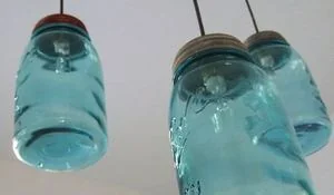 lamparas-con-tarros-de-cristal-reciclados.jpg