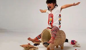 muebles-infantiles-de-madera-mimbre-y-lana.jpg