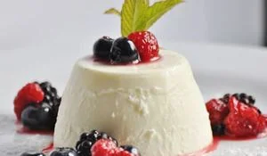 panna-cotta-con-frutos-rojos.jpg