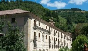 parador-de-corias-en-cangas-de-narcea-asturias.jpg