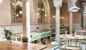 Vista de una de las galerías del patio