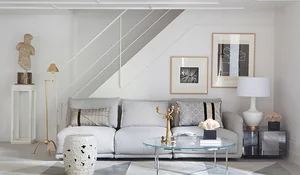 Zona de estar decorada en tonos grises