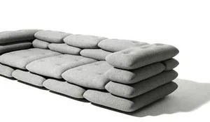 sofa-con-almohadones-como-sacos-de-cemento.jpg