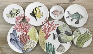 Vajilla de porcelana pintada a mano por Nuria Blanco