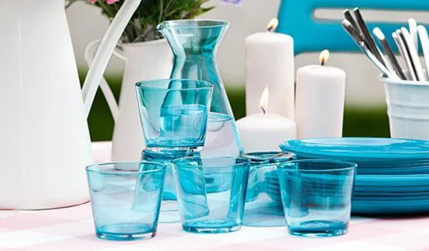 Comedor de verano con zona de relax en el jardín