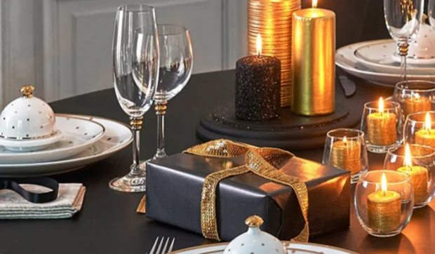 Mesa de Navidad y árbol en sintonía