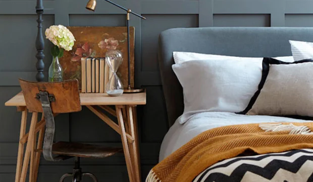 Decorar la pared con molduras de cuarterones