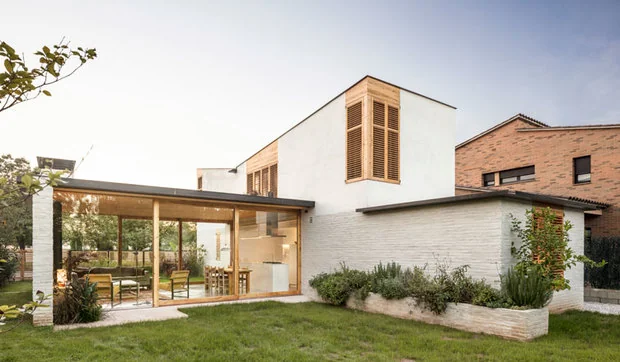 Casa Nostra, una vivienda ecoeficiente en medio de un jardín