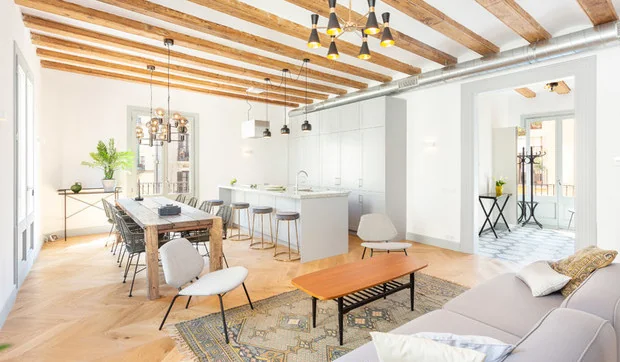 Reforma moderna en un piso antiguo