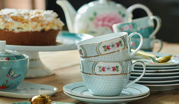 Vajillas y detalles para una mesa romántica