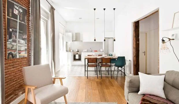 Un piso pequeño dividido en dos zonas