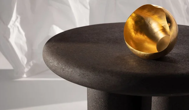 La nueva colección de muebles de corcho de Tom Dixon