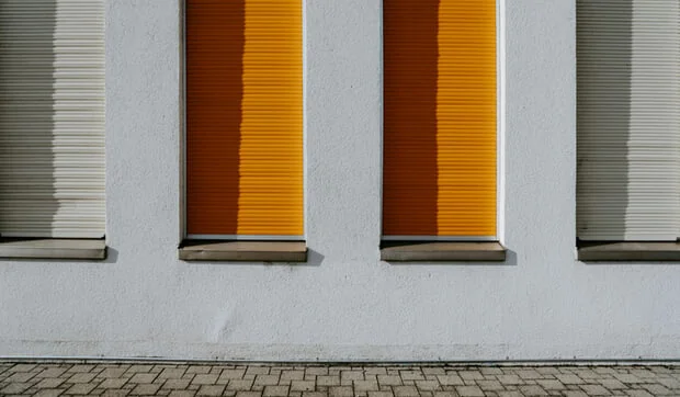 Persianas enrollables de exterior: protección y estilo para tu casa