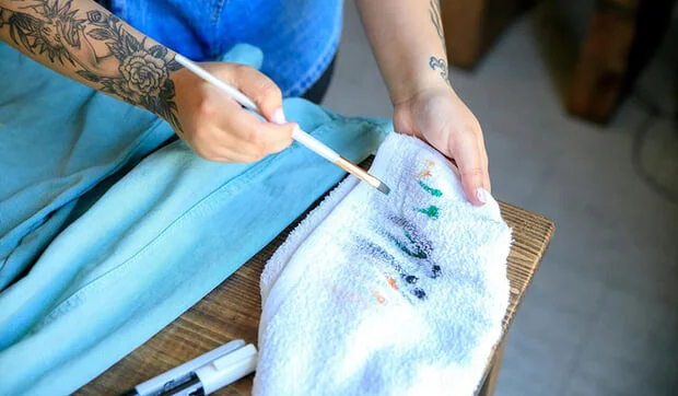 Cómo eliminar las manchas domésticas más comunes de la ropa