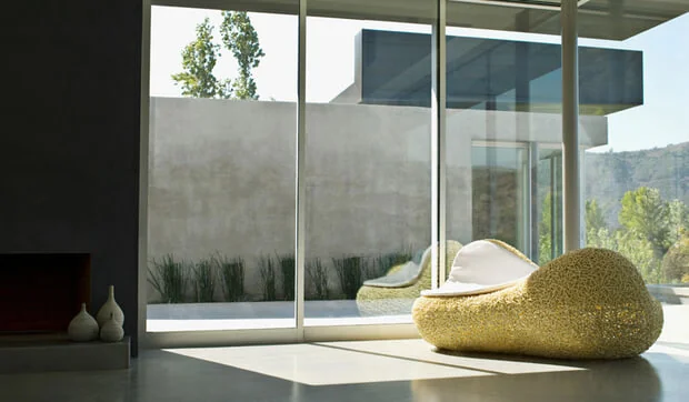 Cortinas de cristal correderas: haz de tu terraza un espacio versátil