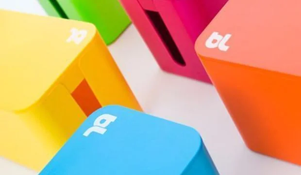 Accesorios para poner los cables en orden