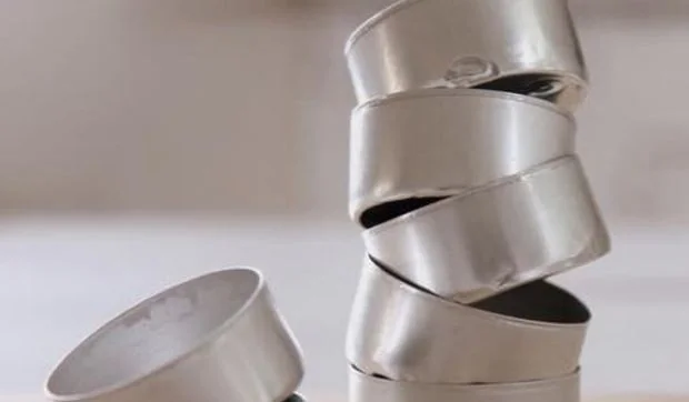 Adornos reciclados para el árbol navideño