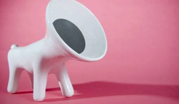 Altavoz de cerámica con forma de perro