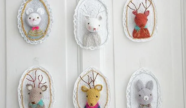 Animales de ganchillo enmarcados para decorar cuartos infantiles