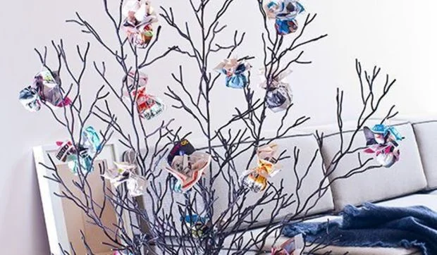 Árbol de Navidad con bolas de papel