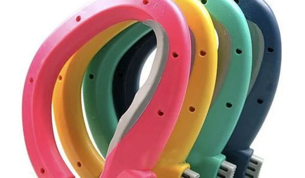 Asas para llevar juntas las bolsas de las compras