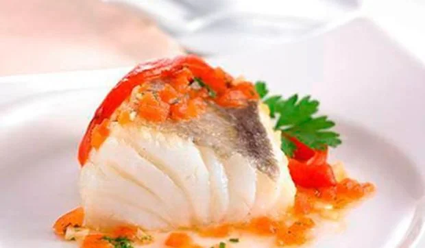 Bacalao con cebolla y tomate, un plato exquisito de Cuaresma