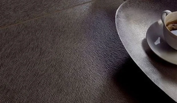 Baldosas cerámicas que imitan piel de potro