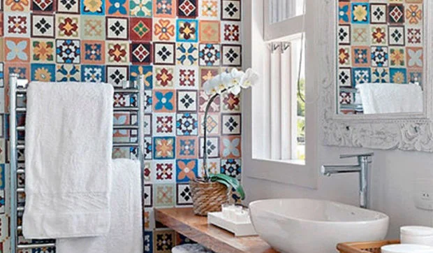 Baldosas decorativas para el cuarto de baño