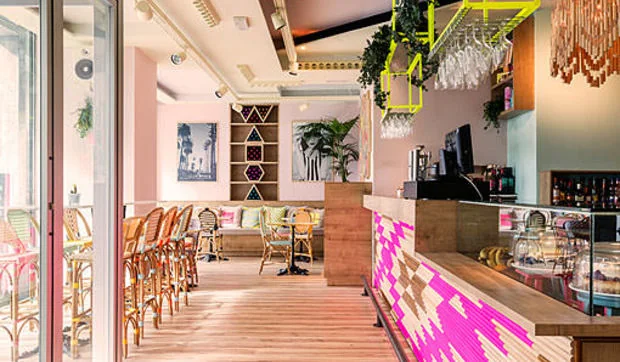 Nuevo bar playero y vanguardista diseñado por Parolio: Wanda Café