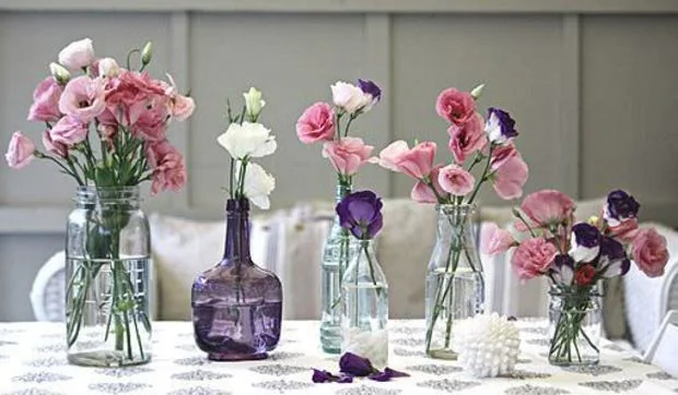 Botellas recicladas en jarrones