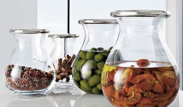 Botes de cristal para la cocina