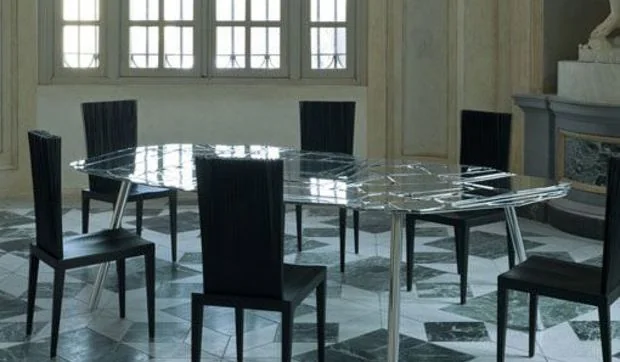 Brasilia, una mesa en mil pedazos