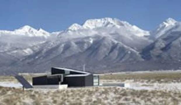 Casa moderna y zen en medio del desierto